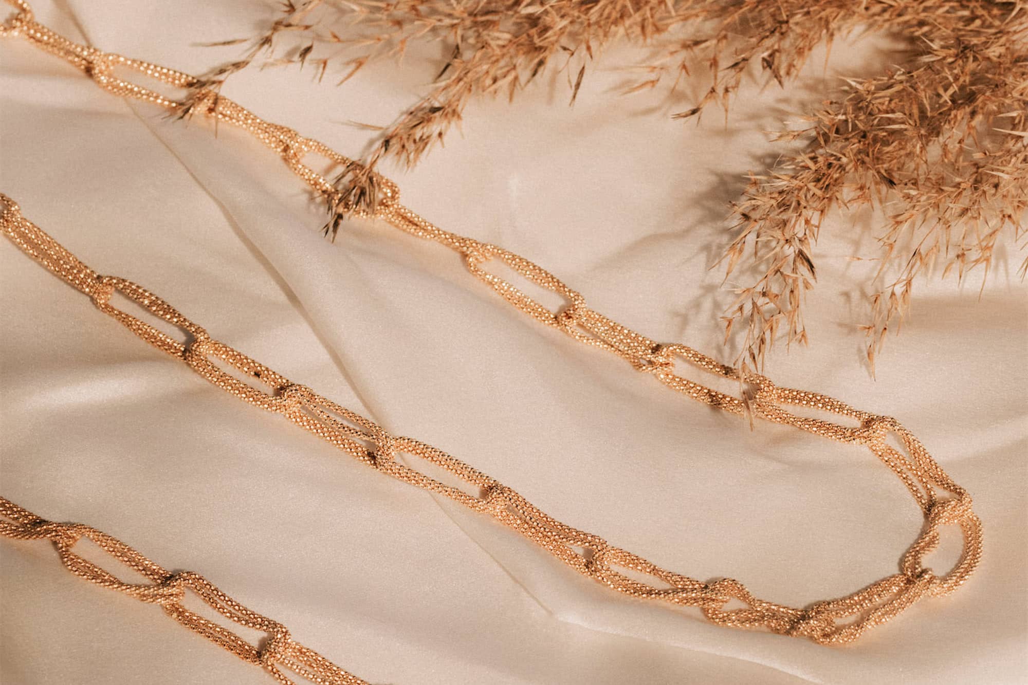 Ad ogni scollatura la sua collana